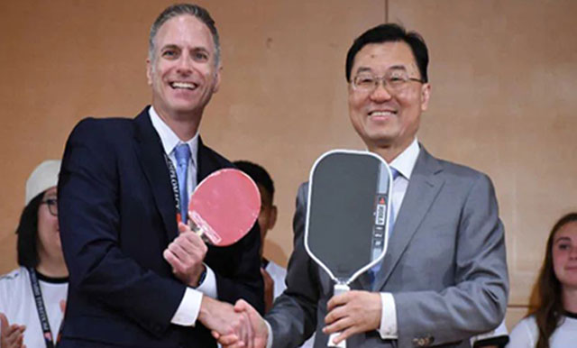 中国驻美国大使馆为美国马里兰州青少年匹克球文化交流访华团举办开放日活动